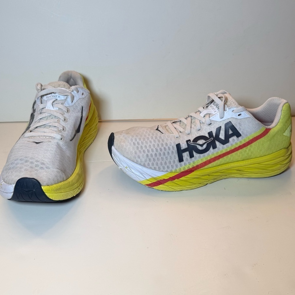 Hoka One One Rocket X running shoes in the White/Evening Primrose Size 8.5